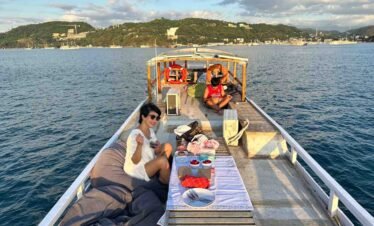 Romantic sunset dinner aboard a traditional boat in Labuan Bajo