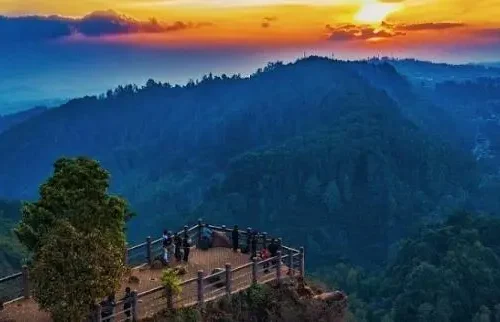 Sunset over the Flores Sea and islands seen from Puncak Watu Api