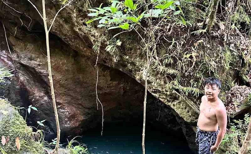 flores-sea-cave-exploration