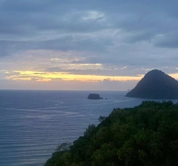 Sunset cooking class in Labuan Bajo with ocean view and guests enjoying Indonesian meal